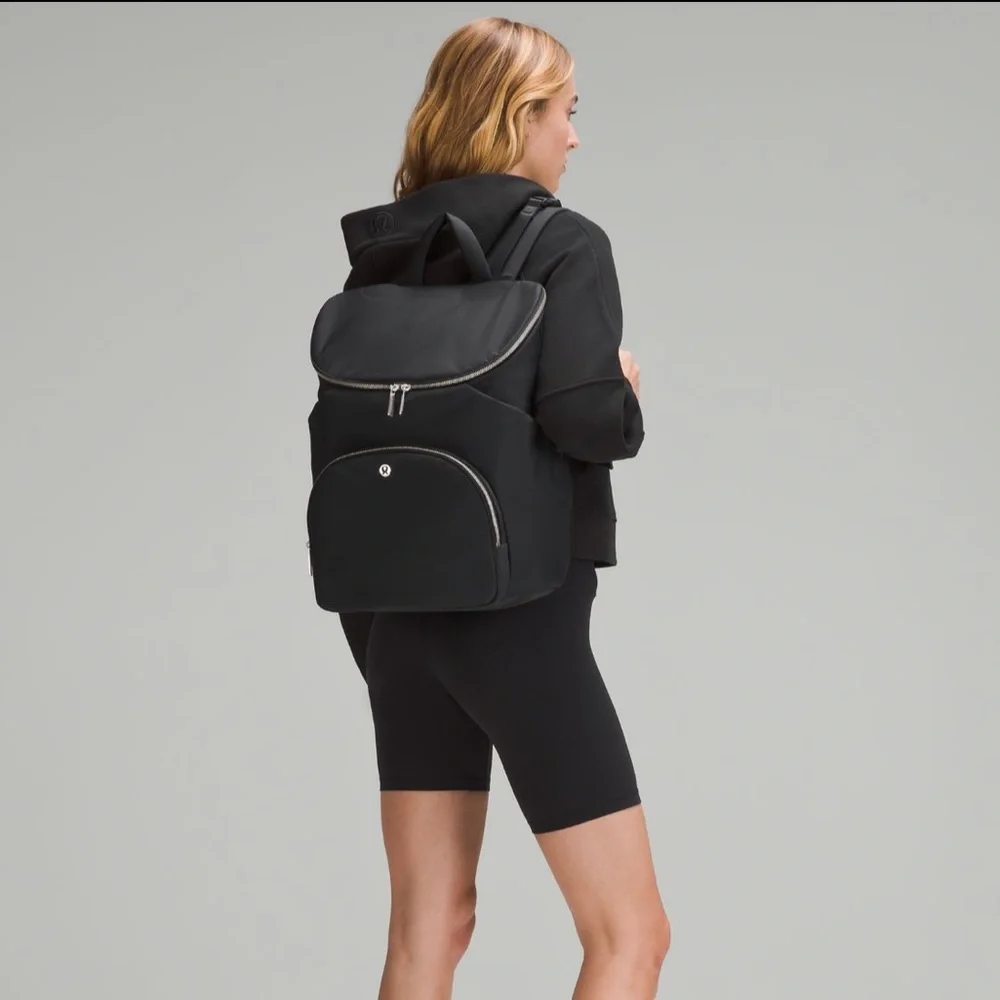 Lululemon New Parent Backpack in Black/Silver Drop - Picture 3 of 11